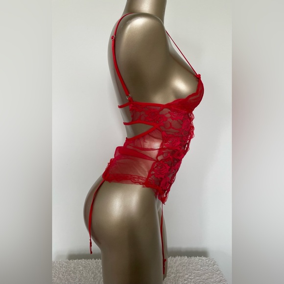 Small Lingerie Set - Picture 4 of 9